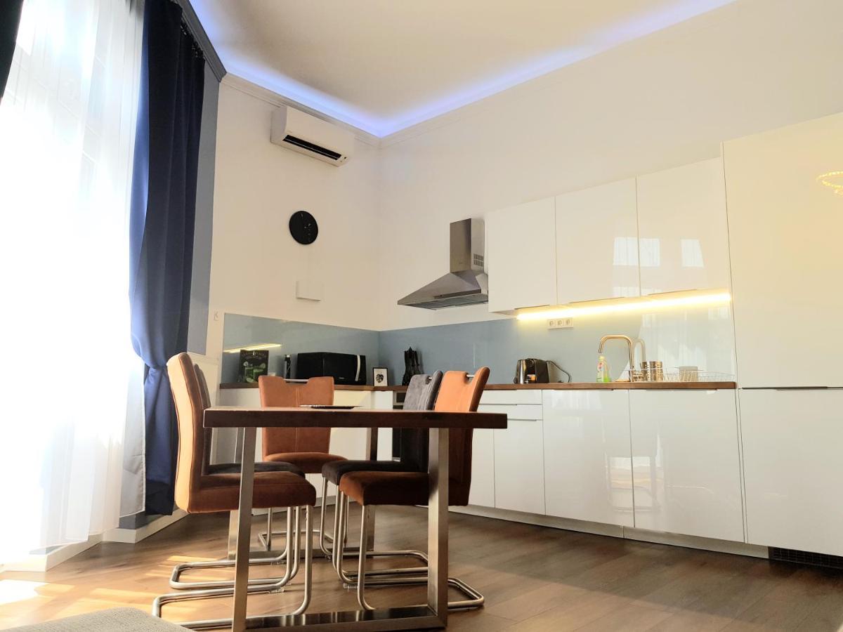 Luxurious Apartment With Balconies In Downtown Bp Budapeste Exterior foto